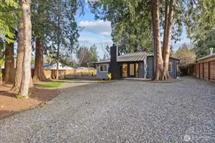 3809 NE 105th St, Seattle, WA 98125 - Photo 2