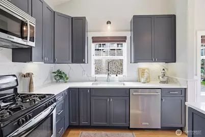 4606 41st Avenue S, Seattle, WA 98118 - Photo 8