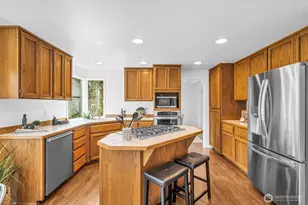 3915 245th Ct SE, Sammamish, WA 98029 - Photo 10