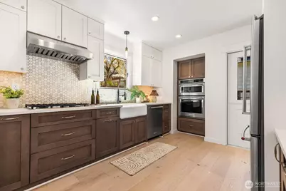 715 NE 60th Street, Seattle, WA 98115 - Photo 14