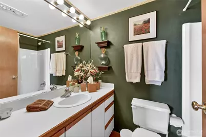 2350 10th Avenue E #201, Seattle, WA 98102 - Photo 14