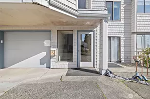 17417 Ashworth Ave N, Shoreline, WA 98133 - Photo 2