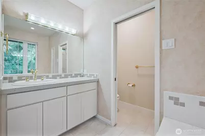 245 W St James Place, Longview, WA 98632 - Photo 14