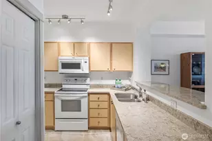 13301 SE 79th Pl, Newcastle, WA 98059 - Photo 4