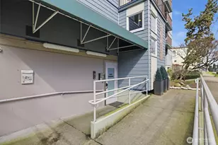 3045 20th Ave W, Seattle, WA 98199 - Photo 4