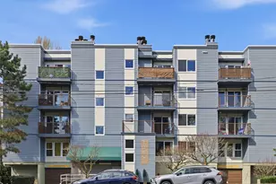 3045 20th Ave W, Seattle, WA 98199 - Photo 2