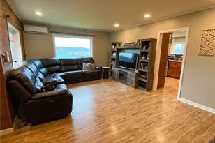 823 Broadway Ave, South Bend, WA 98586 - Photo 10