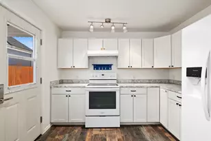 1035 Oakes Ave, Everett, WA 98201 - Photo 10