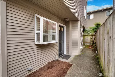 10319 Midvale Avenue N #A, Seattle, WA 98133 - Photo 2