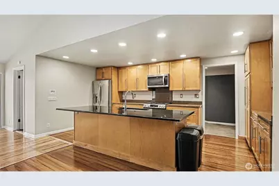 6201 Island Crest Way, Mercer Island, WA 98040 - Photo 10