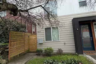 1017 NE 55th St, Seattle, WA 98105 - Photo 4