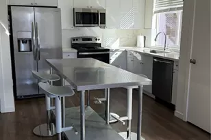 1017 NE 55th St, Seattle, WA 98105 - Photo 8