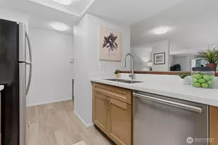 14555 NE 32nd St, Bellevue, WA 98007 - Photo 10