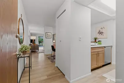 14555 NE 32nd Street #F101, Bellevue, WA 98007 - Photo 4