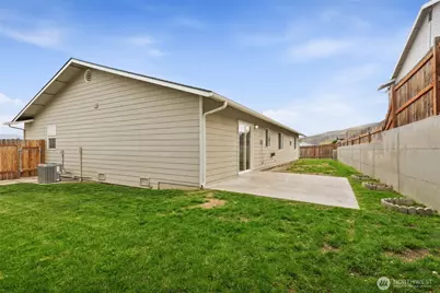 402 Lacey Avenue, Selah, WA 98942 - Photo 4