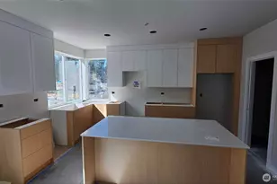 18002 C 10th Ave NE, Shoreline, WA 98155 - Photo 2