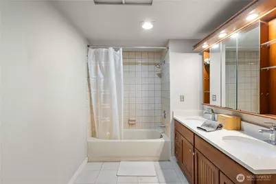 7930 SE 34th Street #203, Mercer Island, WA 98040 - Photo 10