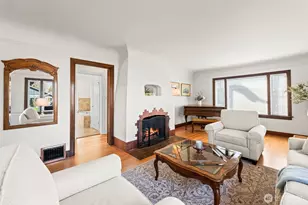 327 5th St SW, Puyallup, WA 98371 - Photo 4