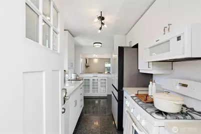 8605 46th Avenue SW, Seattle, WA 98136 - Photo 12