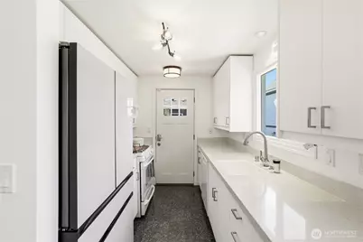 8605 46th Avenue SW, Seattle, WA 98136 - Photo 8