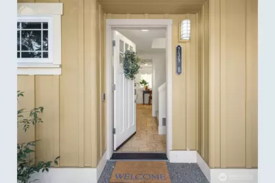 739 N 94th Street #B, Seattle, WA 98103 - Photo 2