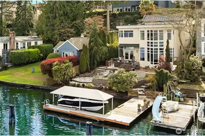 8418 Island Drive S, Seattle, WA 98118 - Photo 2