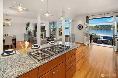 8418 Island Drive S, Seattle, WA 98118 - Photo 16