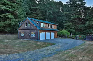 8267 Franklin Rd, Clinton, WA 98236 - Photo 32