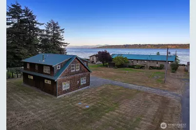 8267 Franklin Road, Clinton, WA 98236 - Photo 2