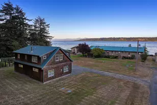 8267 Franklin Rd, Clinton, WA 98236 - Photo 2