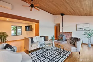 8267 Franklin Rd, Clinton, WA 98236 - Photo 10