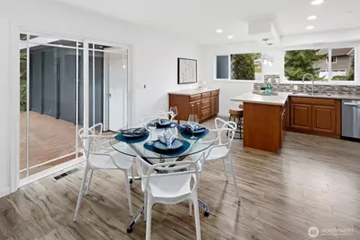 11653 SE 49th Street, Bellevue, WA 98006 - Photo 14