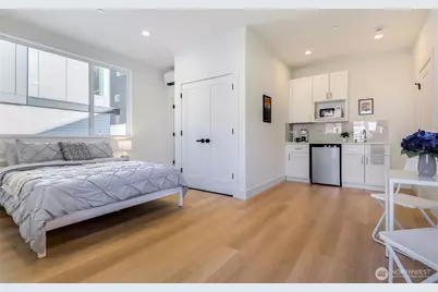 10630 E Riverside Dr, Bothell, WA 98011 - Photo 8