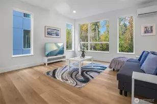 10628 E Riverside Dr, Bothell, WA 98011 - Photo 2