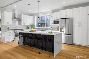 10628 E Riverside Dr, Bothell, WA 98011 - Photo 4