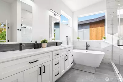 10628 E Riverside Dr, Bothell, WA 98011 - Photo 8