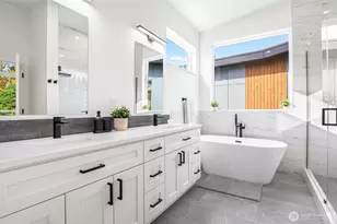 10628 E Riverside Dr, Bothell, WA 98011 - Photo 8