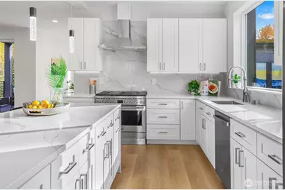 10628 E Riverside Dr, Bothell, WA 98011 - Photo 6