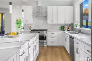 10628 E Riverside Dr, Bothell, WA 98011 - Photo 6