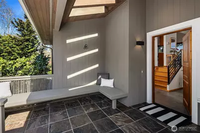 7756 58th Avenue NE, Seattle, WA 98115 - Photo 2