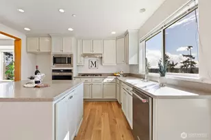 2255 Aviator Ln, Oak Harbor, WA 98277 - Photo 10