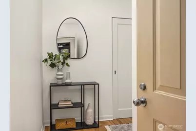 600 Malden Avenue E #102, Seattle, WA 98112 - Photo 2