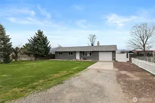 1229 Malaga Ave, Wenatchee, WA 98801 - Photo 2