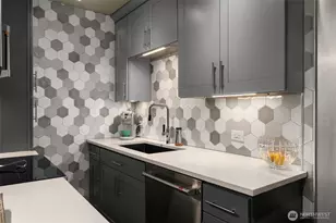 1105 Spring St, Seattle, WA 98104 - Photo 14