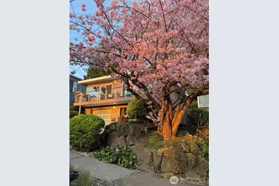 3439 24th Avenue W, Seattle, WA 98199 - Photo 2
