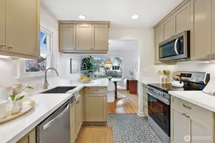 7525 17th Ave NW, Seattle, WA 98117 - Photo 8