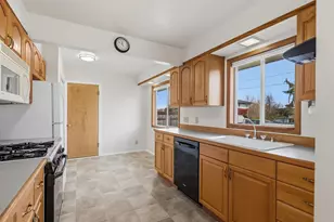 216 Caspers St, Edmonds, WA 98020 - Photo 6