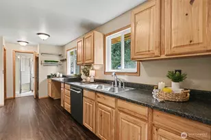 819 NE 180th St, Shoreline, WA 98155 - Photo 4