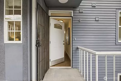 1758 Dexter Avenue N #4, Seattle, WA 98109 - Photo 4