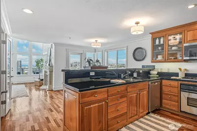 311 E Republican Street #602, Seattle, WA 98102 - Photo 14